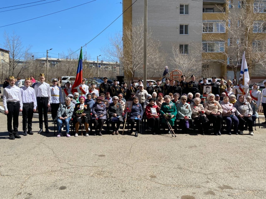 Парад у дома ветеранов провел Ингодинский центр социального обслуживания населения «Милосердие»